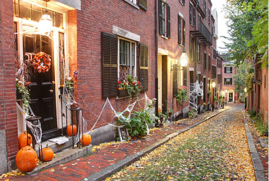 Halloween in the United States: From religious rite to national carnival: the symbiosis of commerce and culture